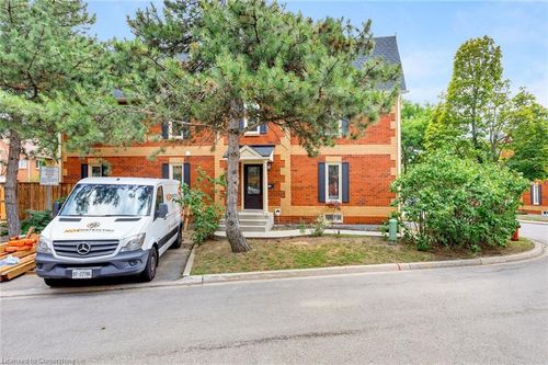 7-2006 Glenada Cres, Oakville, ON, L6H5R9 | Card Image
