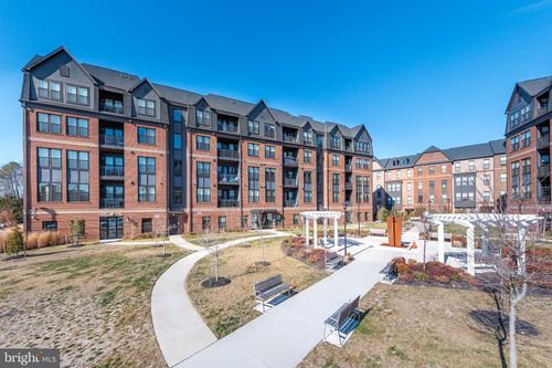 303-3925 Fair Ridge Dr, FAIRFAX, VA, 22033-2994 | Card Image