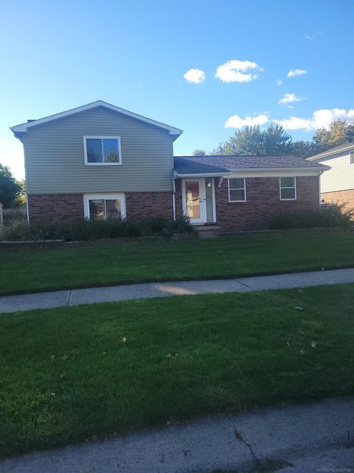 42619 Walker St, Clinton Township, MI, 48038-5412 | Card Image