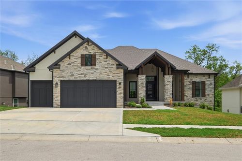 13446 Terrace Park Dr, Parkville, MO, 64152-5516 | Card Image
