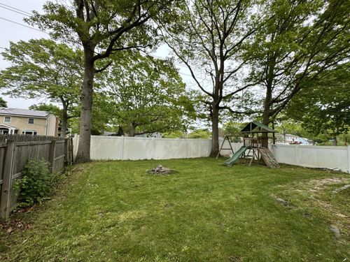 11 Roberts Rd E, Shirley, NY, 11967 | Card Image