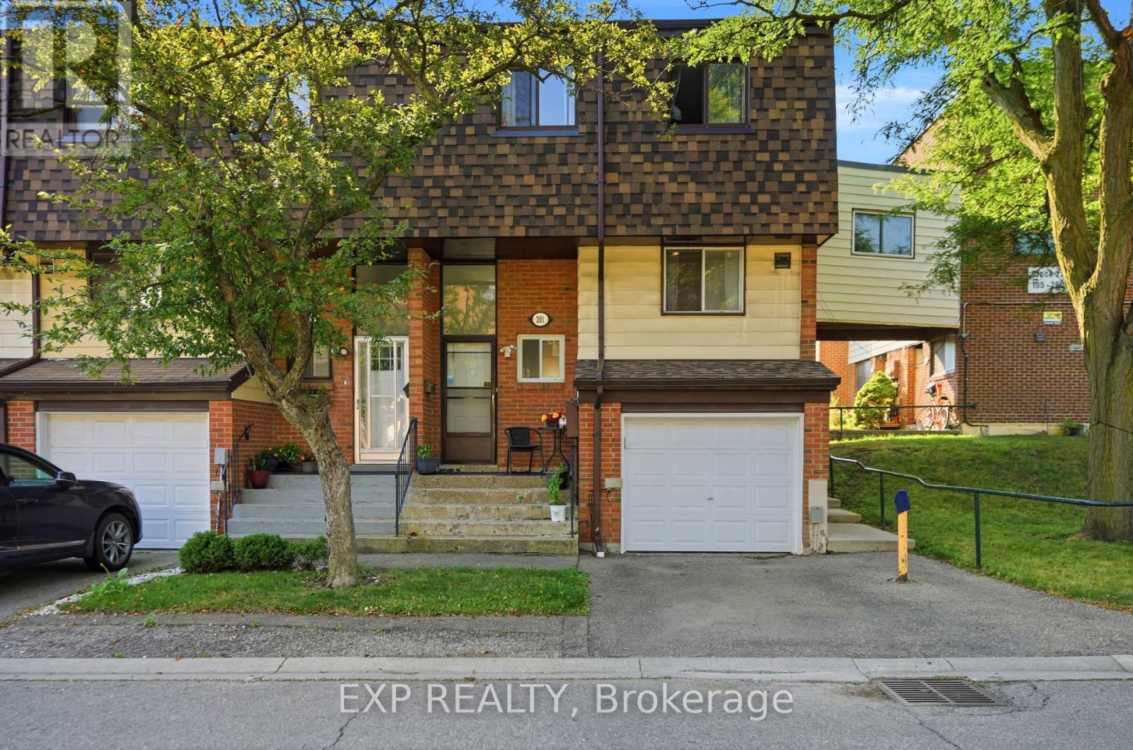Residential in Mississauga (Mississauga Valleys) 2