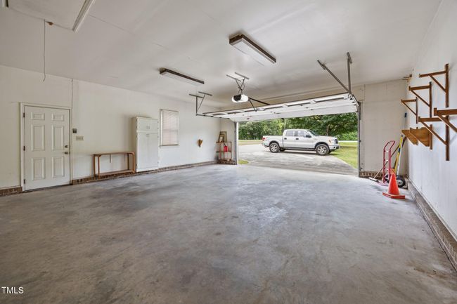 Garage | Image 15