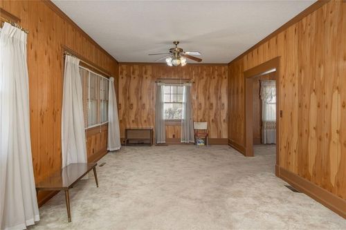 910 Savannah St, Mound City, MO, 64470-1139 | Card Image