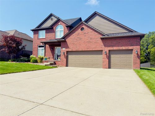 67739 Chesapeake Dr, Washington Township, MI, 48095-1472 | Card Image