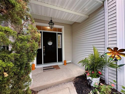 5 Putters Way, Middletown, NY, 10940-2661 | Card Image