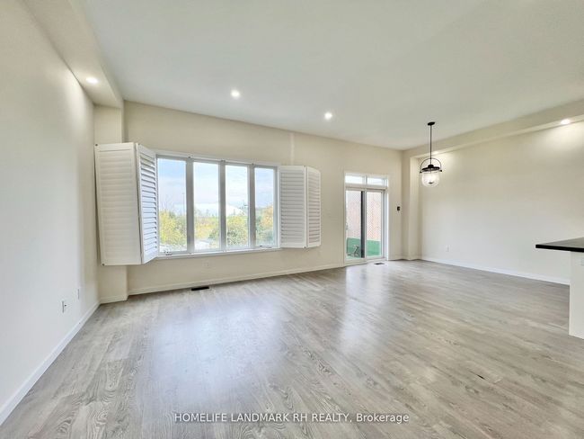 28 Elyse Crt, House attached with 4 bedrooms, 3 bathrooms and 2 parking in Aurora ON | Image 9