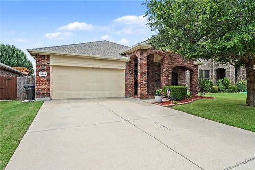 8208 Sleeping Doe Dr, Fort Worth, TX, 76179-1161 | Card Image