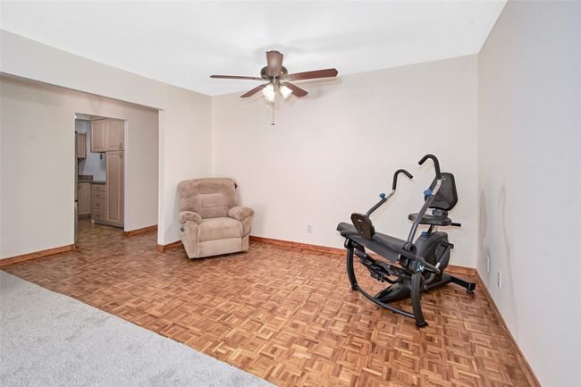 Spacious dining area for large table. | Image 7