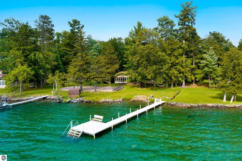 8143 Drake Ln, Williamsburg, MI, 49690-8504 | Card Image
