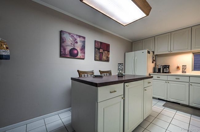 ISLAND SEATING KITCHEN | Image 20