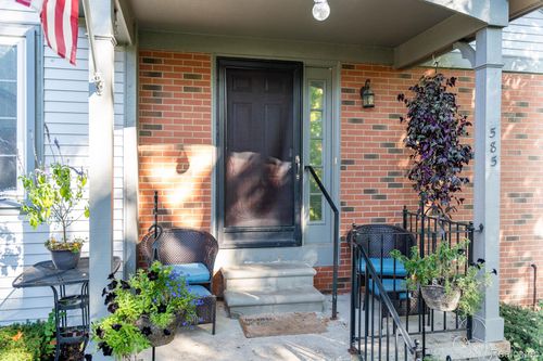 585 Winwood Cir, Walled Lake, MI, 48390-3577 | Card Image