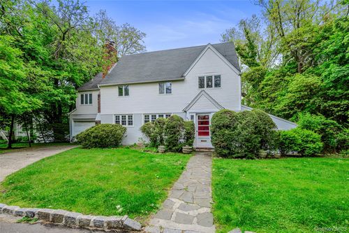 27 Ridge Dr E, Great Neck, NY, 11021-1727 | Card Image
