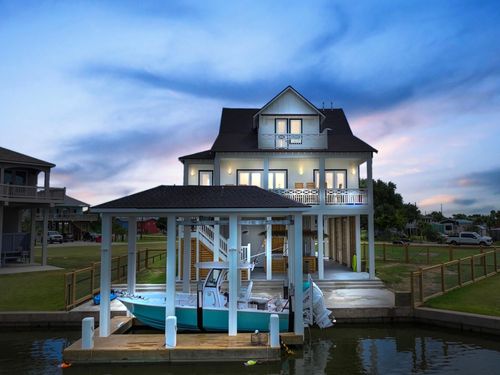 1060 Waterways Dr, Crystal Beach, TX, 77650 | Card Image
