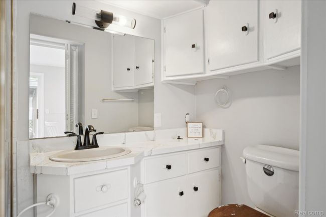 35-1932-Henbert-Rd-West-Bloomfield-Township-MI-48324-WindowStill-23.jpg | Image 33