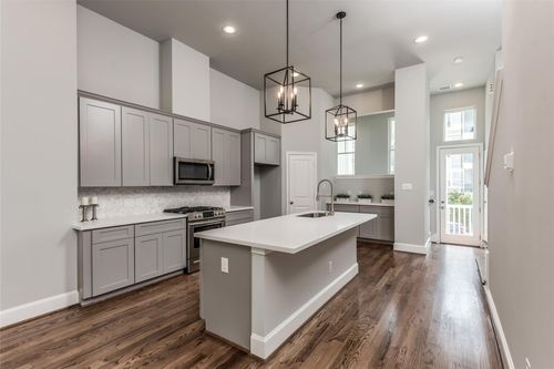 605 W 24th Street, Houston, TX, 77008 | Card Image