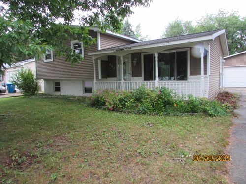802 Murphy Ct, Linden, MI, 48451-9053 | Card Image
