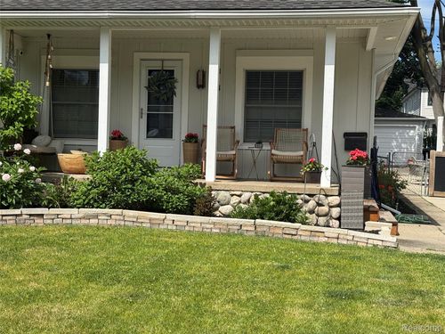 313 N Castell Ave, Rochester, MI, 48307-1819 | Card Image