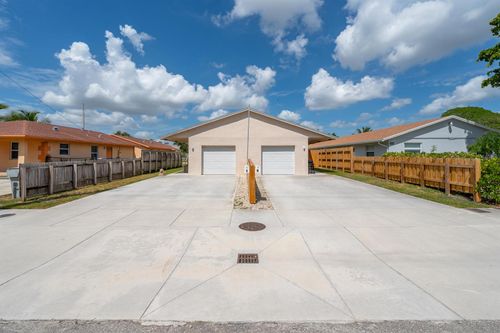 1-2-3411 Ne 5 Avenue Ne, Pompano Beach, FL, 33064 | Card Image