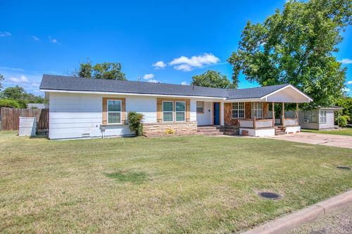202 Sharp Ave, Ballinger, TX, 76821-4226 | Card Image