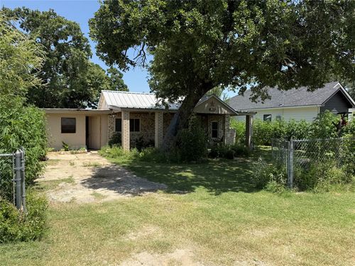 2803 Avenue C, Brownwood, TX, 76801-5215 | Card Image