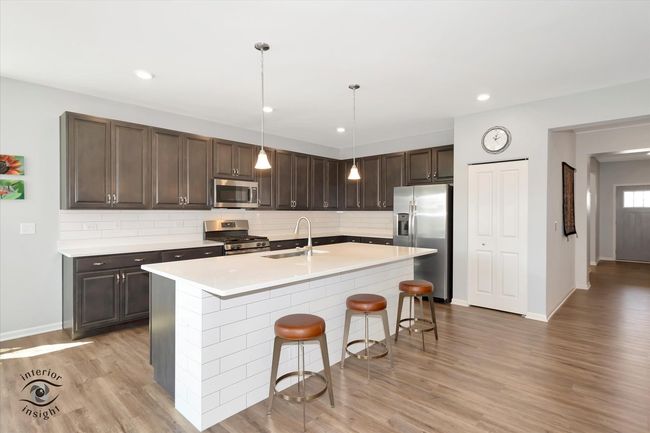 HUGE KITCHEN-ISLAND SEATING TOO | Image 6