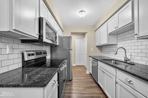 412 Riviera Dr, Saint Clair Shores, MI, 48080-1542 | Card Image