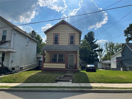 922 Emerson Ave, Farrell, PA, 16121-1105 | Card Image