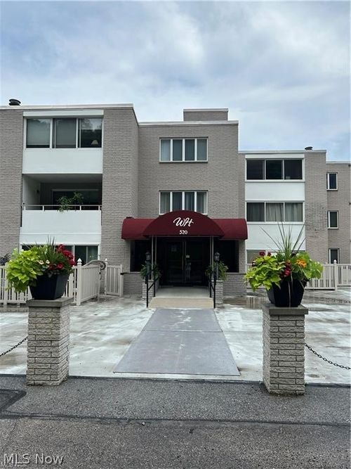 apt-502-520 Meredith Ln, Cuyahoga Falls, OH, 44223-2576 | Card Image