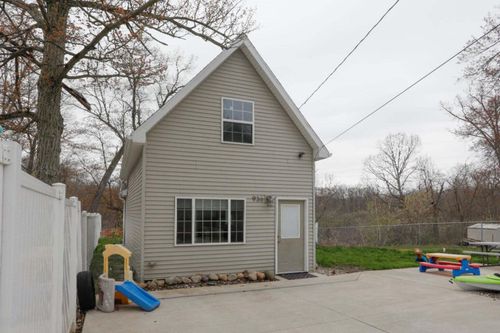 935 Woodland Bch, Battle Creek, MI, 49014-7538 | Card Image