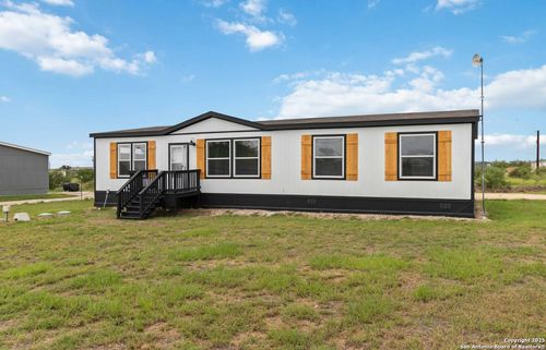 113 County Road 2644, Moore, TX, 78057-2241 | Card Image