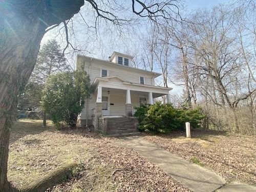 820 4th St, Charleston, IL, 61920-2708 | Card Image