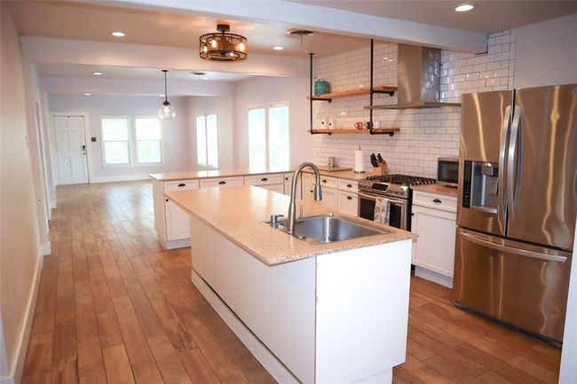 502 W B Ave, House other with 3 bedrooms, 2 bathrooms and 4 parking in Kingsville TX | Image 7