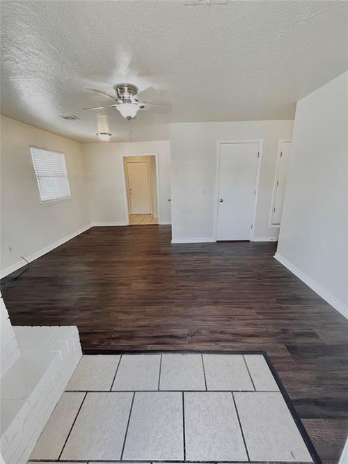 118 Ne 12th St, Moore, OK, 73160-4719 | Card Image