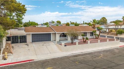 1402 Esther Dr, Boulder City, NV, 89005-3329 | Card Image