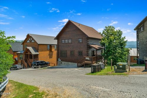 2022 Starr Crest Dr, Sevierville, TN, 37876-4828 | Card Image