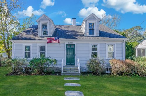 7 Pearl St, Mattapoisett, MA, 02739-2607 | Card Image
