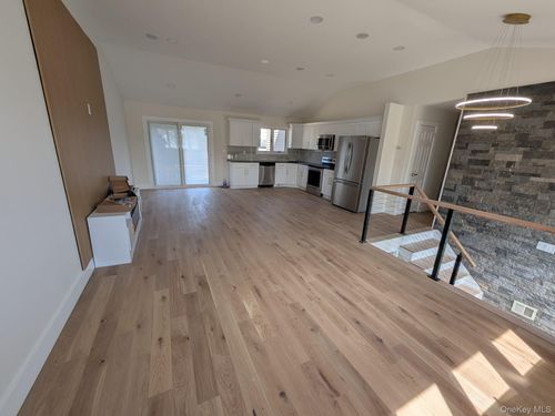 33 Hinton Avenue, Babylon, NY, 11702 | Card Image