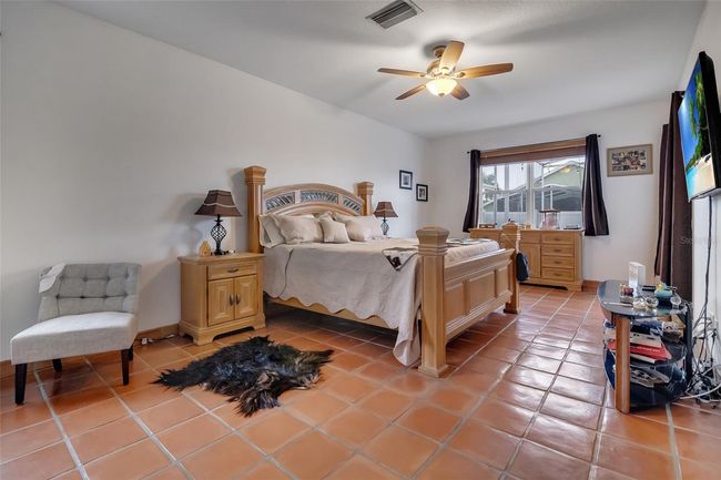 10327 Meadow Crossing Dr, House other with 4 bedrooms, 3 bathrooms and null parking in Tampa FL | Image 14