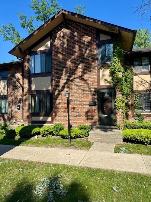 1 S 215 Stratford Ln, Villa Park, IL, 60181-3606 | Card Image