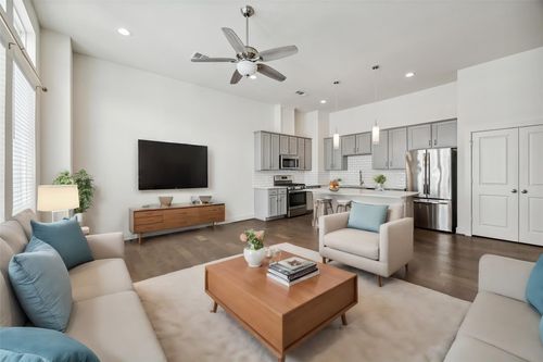 9452 Kerrwood Ln, Houston, TX, 77080-5428 | Card Image