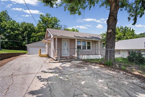 1605 S 6th St, Atchison, KS, 66002-3151 | Card Image