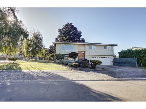 3935 Se Stott Ave, Troutdale, OR, 97060-2533 | Card Image
