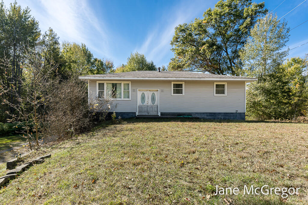 Cooley Rd, Fruitport, MI 49415