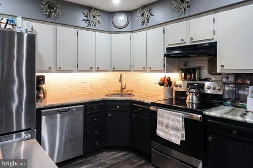 76 W Bluebell Ln, MOUNT LAUREL, NJ, 08054-3506 | Card Image