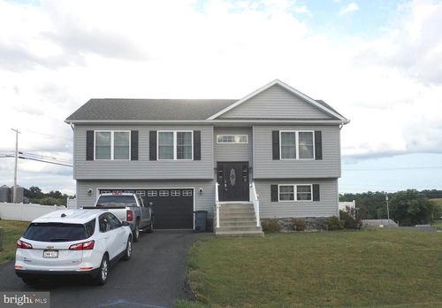 16 Gulkana Glacier Ln, MARTINSBURG, WV, 25403-1424 | Card Image