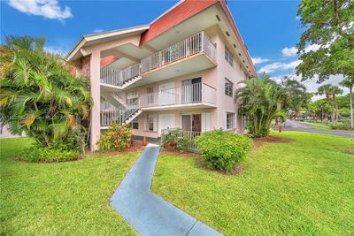 126A - 3061 Nw 47th Ter, Condo with 2 bedrooms, 2 bathrooms and null parking in Lauderdale Lakes FL | Image 1