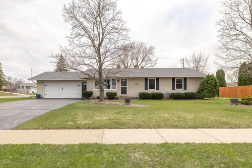 528 Riders Club Road, Onalaska, WI, 54650 | Card Image