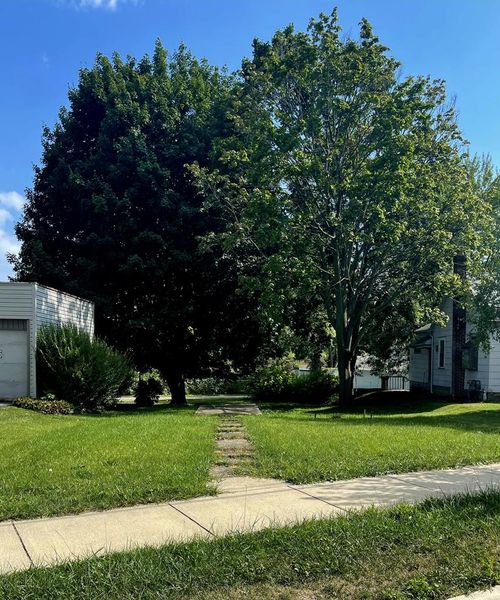 517 Plymouth St, Bucyrus, OH, 44820-1636 | Card Image