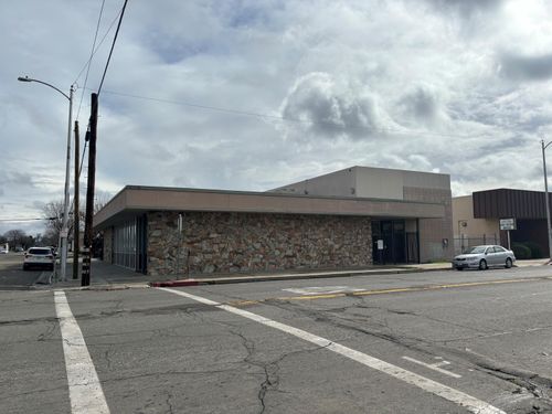 160 N L St, Tulare, CA, 93274-4114 | Card Image